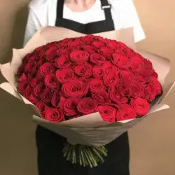 Купить 101 розу Киев с доставкой — заказать букет из роз по лучшей цене | Flower Market