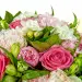 Букет цветов из белой и красной альстромерии, розовых роз, пионов, салала и белой фрезии №6 с доставкой.