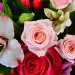 Букет-композиция из микса сезонных цветов (15 штук), экзотической зелени и декоративной упаковки с доставкой.