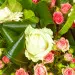 Букет цветов из белой герберы, розовых кустовых роз, папоротника, аспидистр и белых роз №40 с доставкой.